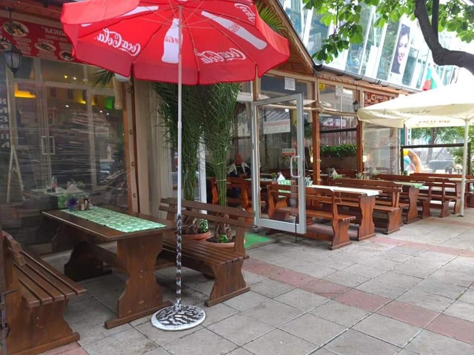 Family Hotel Four Seasons Zarewo Exterior foto