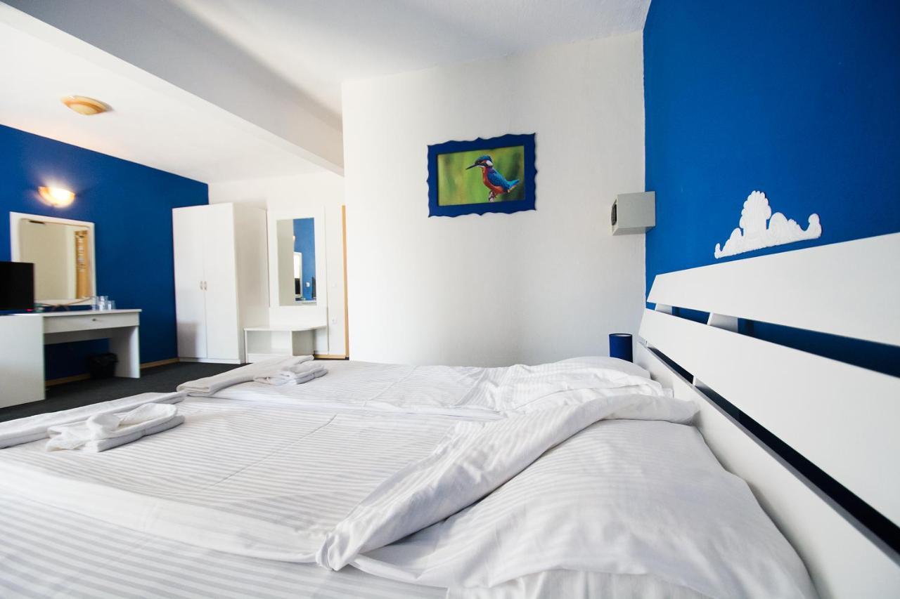 Family Hotel Four Seasons Zarewo Exterior foto